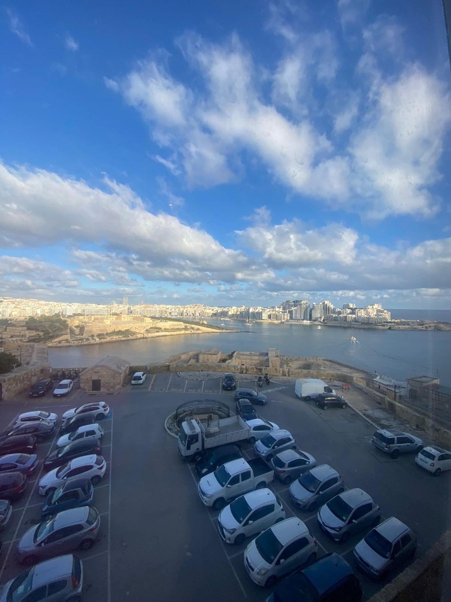 Seaview Valletta Apartment Bagian luar foto